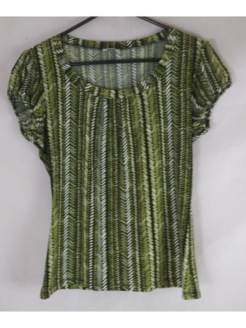 Worthington Stretch Green Chevron Cap Sleeve Blouse Size Medium